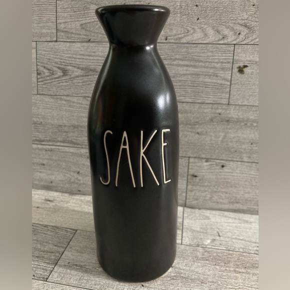 Rae Dunn Artisan by Magenta Sake Gift Set Pitcher and 2 Sipping Cups Black - Picture 2 of 7